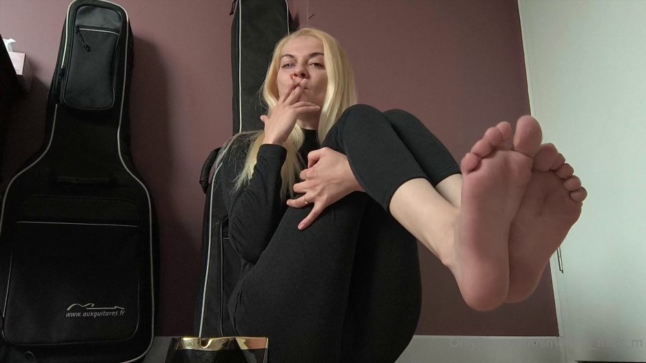 Chain-smoking – Feet Tease